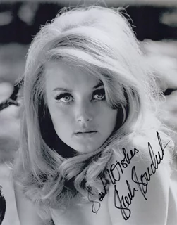 Barbara Bouchet autograph