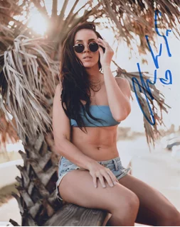 Chelsea Green autograph