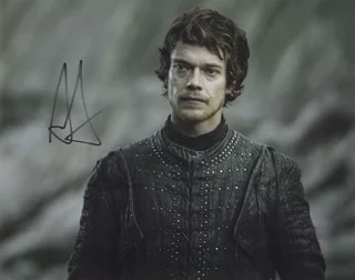 Alfie Allen autograph