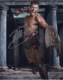Liam McIntyre autograph