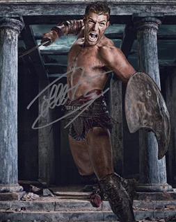 Liam McIntyre autograph