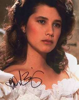Daphne Zuniga autograph