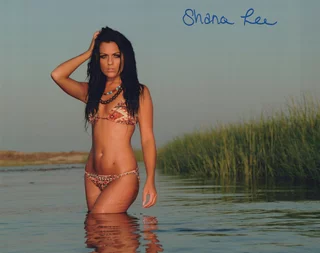 Shana Lee autograph
