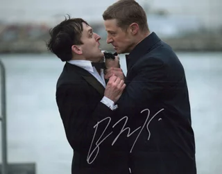 Benjamin McKenzie autograph