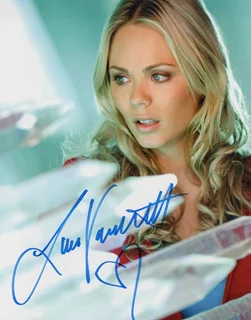 Laura Vandervoort autograph