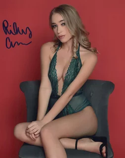 Riley Anne autograph