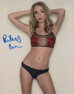 Riley Anne autograph