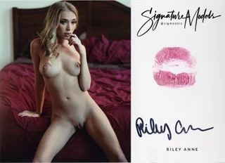 Riley Anne autograph
