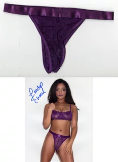 Londyn Chanel autograph