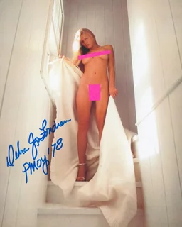 Debra Jo Fondren autograph