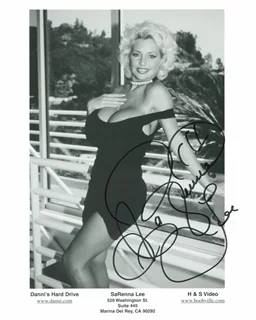 SaRenna Lee autograph