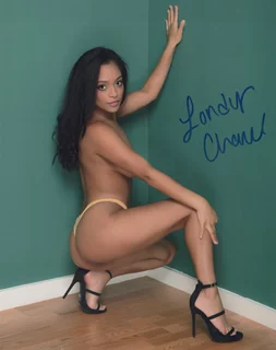 Londyn Chanel autograph
