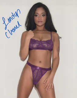Londyn Chanel autograph