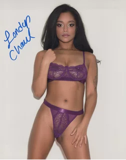 Londyn Chanel autograph