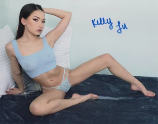 Kelly Lu autograph