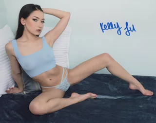 Kelly Lu autograph