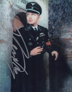 Derren Nesbitt autograph
