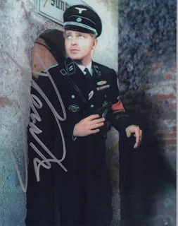 Derren Nesbitt autograph