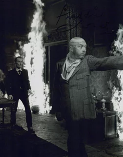 Freddie Jones autograph