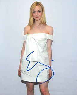 Elle Fanning autograph