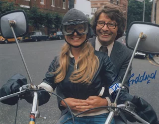 Liza Goddard autograph