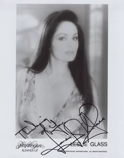 Leslie Glass autograph