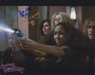 Dee Dee Benrey autograph