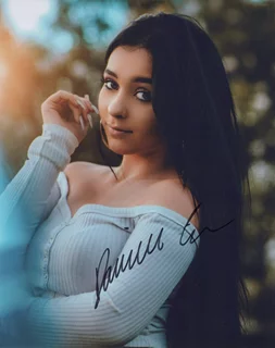 Danielle Cohn autograph