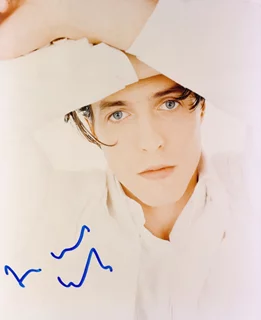 Hugh Grant autograph