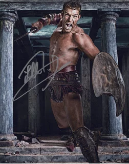 Liam McIntyre autograph