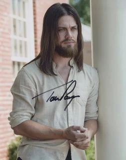 Tom Payne autograph