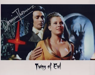 Damien Thomas autograph