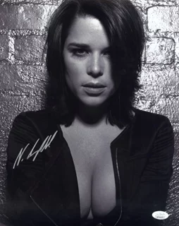 Neve Campbell autograph