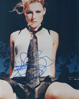 Kathleen Robertson autograph