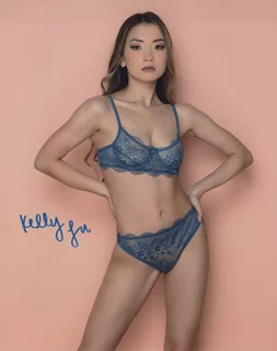Kelly Lu autograph