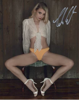 Tabitha Elm autograph