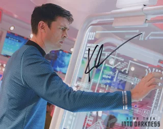 Karl Urban autograph