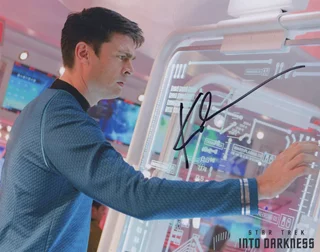Karl Urban autograph