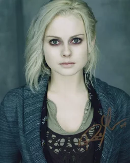 Rose McIver autograph