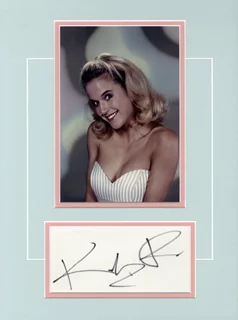 Kelly Preston autograph