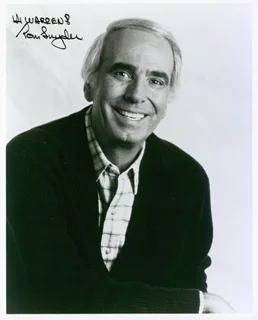 Tom Snyder autograph
