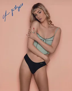 Amanda Kelly autograph