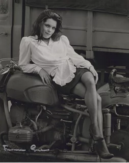 Francesca Gonshaw autograph