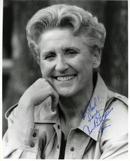 Ann B. Davis autograph