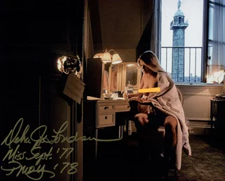 Debra Jo Fondren autograph