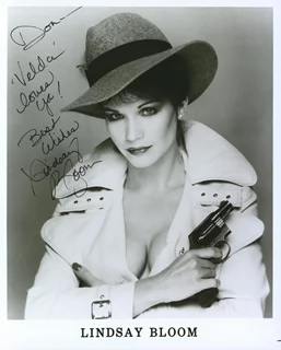 Lindsay Bloom autograph