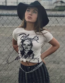 Caitlin Carmichael autograph