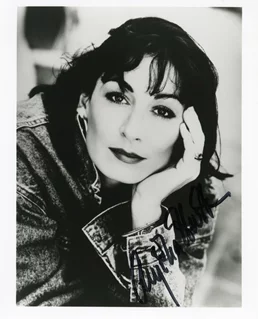 Anjelica Huston autograph