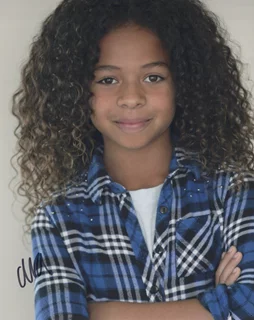 Ava Elise Farmer autograph