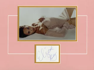 Elizabeth Berkley autograph